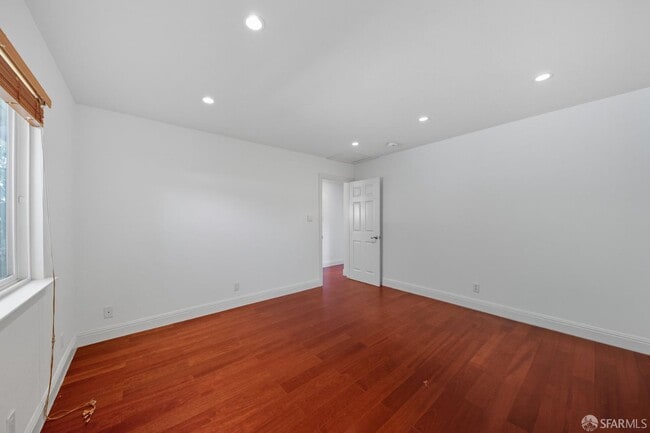 Building Photo - 2061 Ahneita Dr