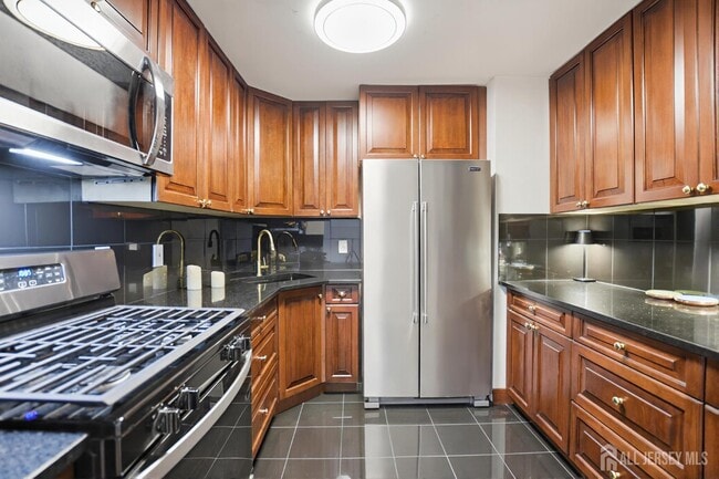 Building Photo - 71 College Dr