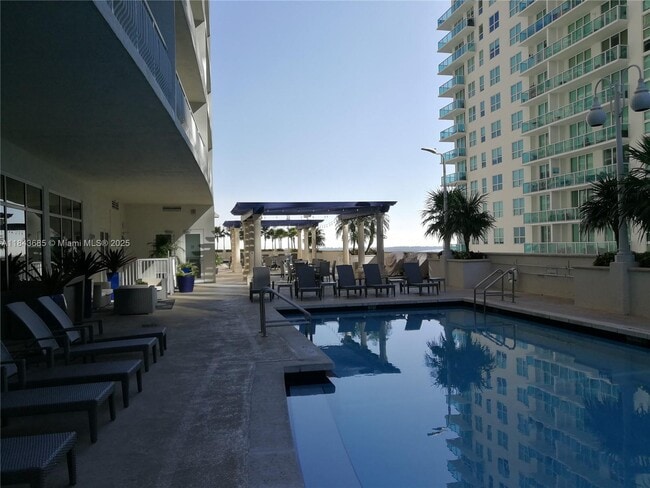 Building Photo - 1200 Brickell Bay Dr