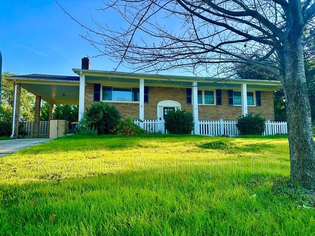 Building Photo - 311 Lourdes Dr
