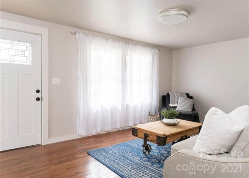 Building Photo - 334 N Main St