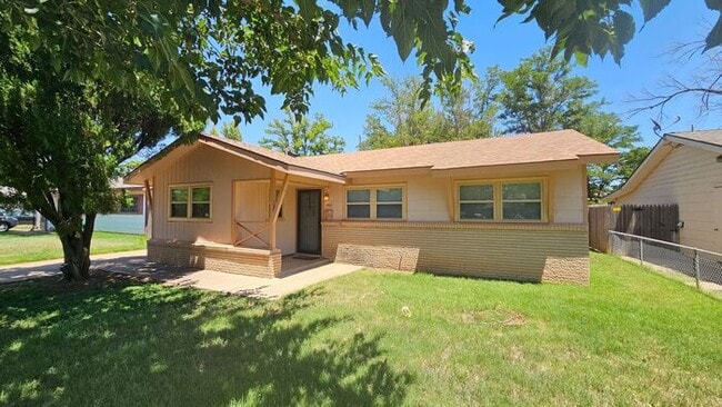 Primary Photo - Beuatiful Lawndale Home - 3br 2ba