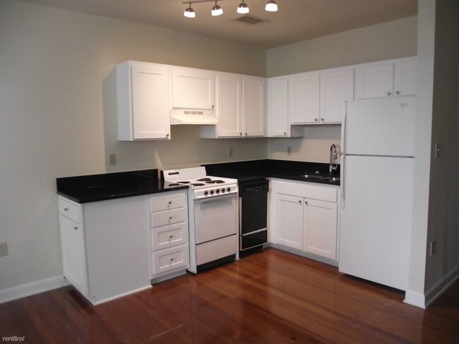 Building Photo - 108 E Grace St