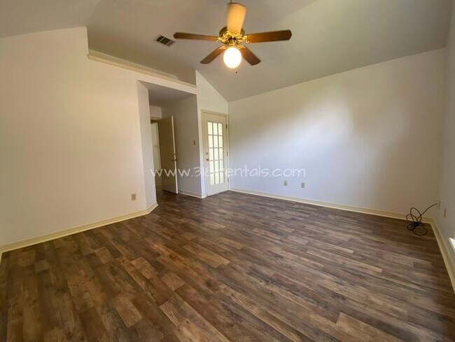 Building Photo - Home in Shady Grove available!