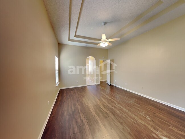 Building Photo - 357 Maplewood Dr