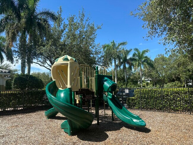 Building Photo - 3041 SE Lexington Lakes Dr