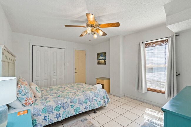 Building Photo - 17 S Willow Dr