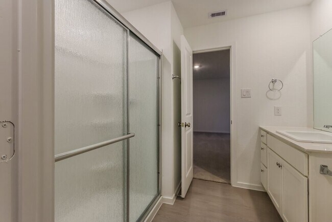 Building Photo - 15254 Abella Dr