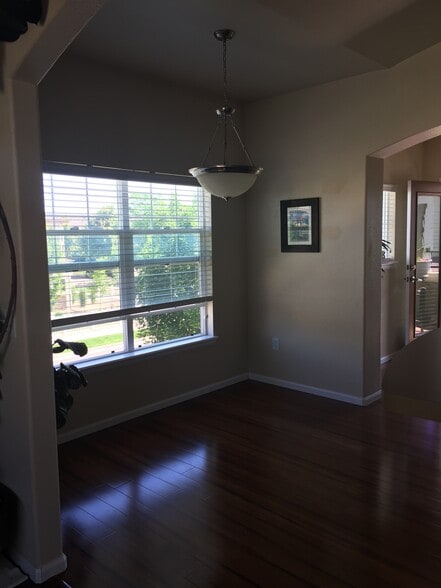 Building Photo - 5039 Brookfield Dr