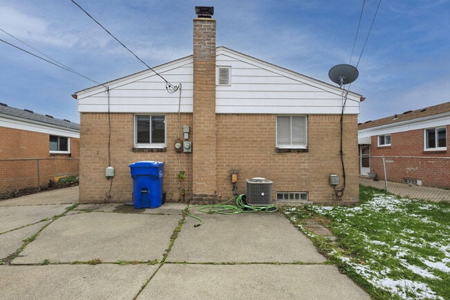 Building Photo - 8261 Gerald Ave