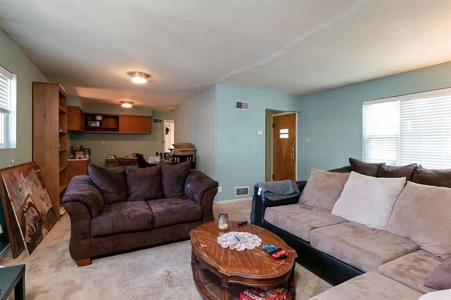 Building Photo - 1944 Hunting Ave