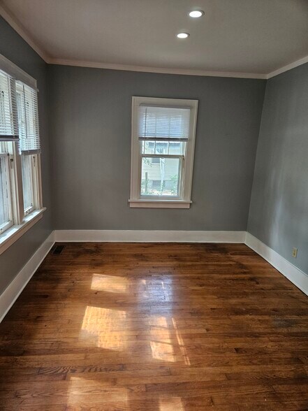 Building Photo - 1602 W University Ave