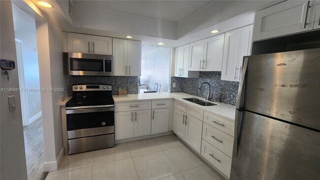 Building Photo - 1351 NE Miami Gardens Dr