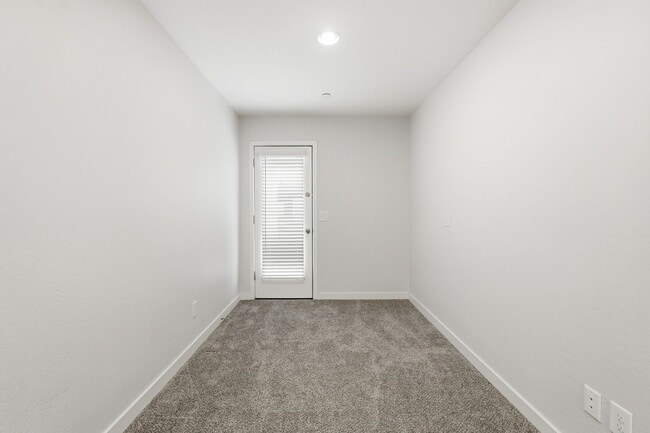 Building Photo - 1250 Abbey Ln