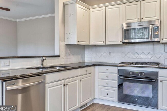 Building Photo - 2011 Town Lake Hills W