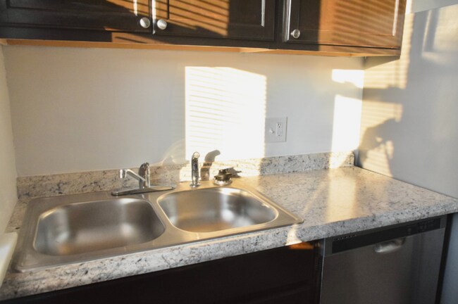 Building Photo - 6655 Berthold Ave