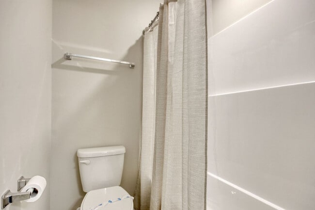 Building Photo - 485 White River Dr