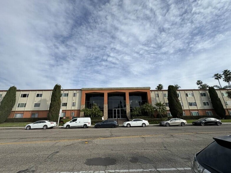 Street view of complex - 400 N Acacia Ave