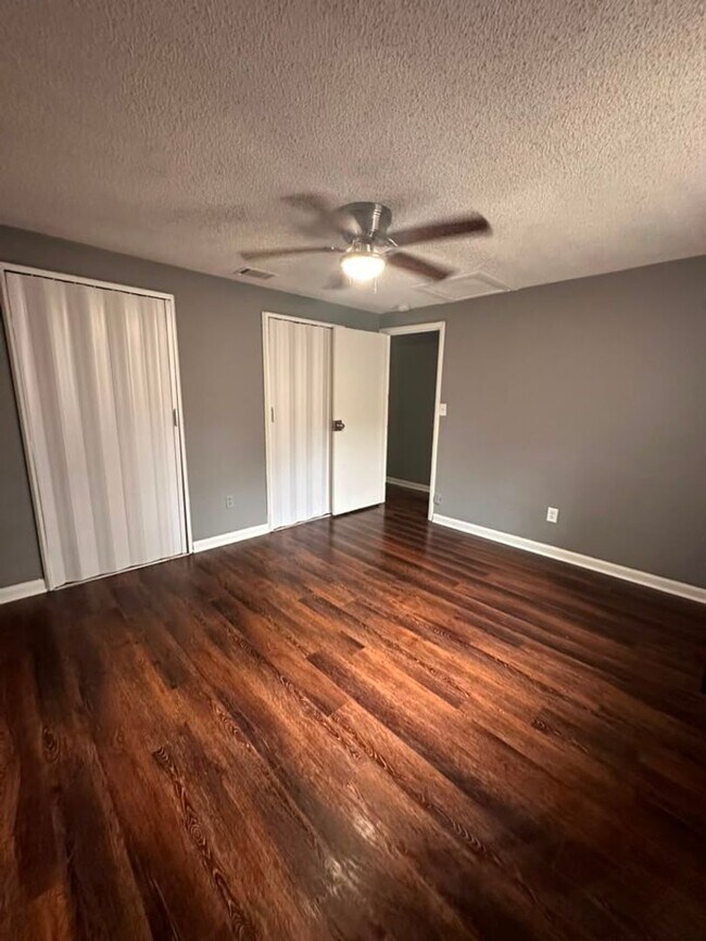 Building Photo - 821 Desota Pl