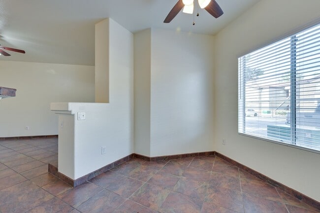 Building Photo - Guard Gated!!! Community Pool, Spa!!! Fitn...