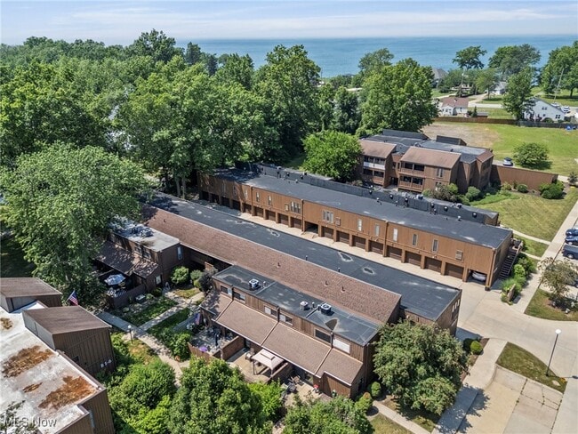 Building Photo - 33803 Electric Blvd