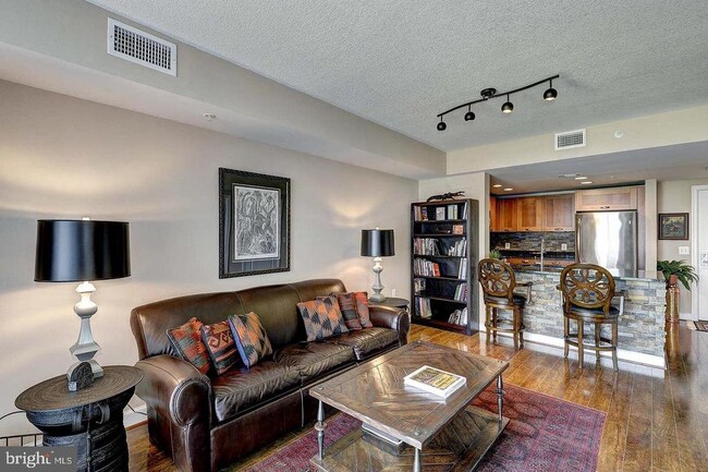 Building Photo - 2451 Midtown Ave