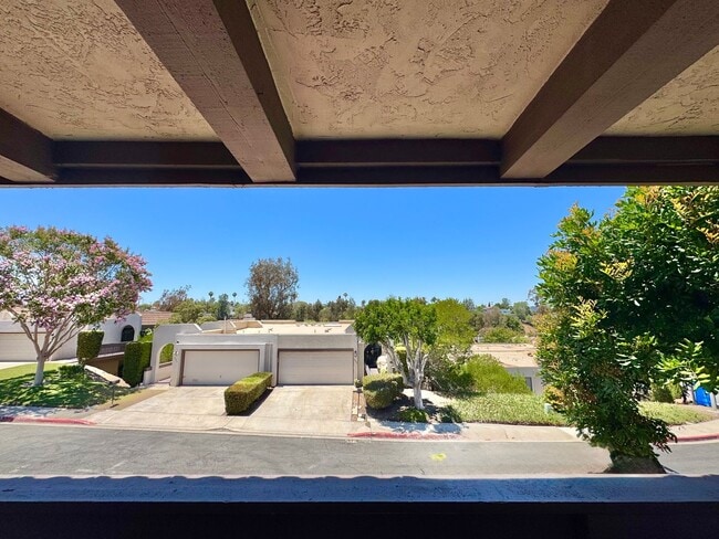 Building Photo - AVAILABLE NOW: BIG College Area Townhome 4bd/2.5ba HUGE garage, AC, pool, W/D