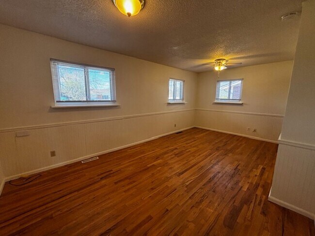Building Photo - 4 Bedroom 2 Bath Single Family Home In South Cheyenne