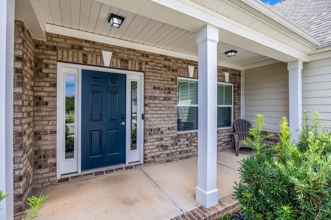 Building Photo - Spectacular 5 Bedrm, 3.5 Bath in the gated...