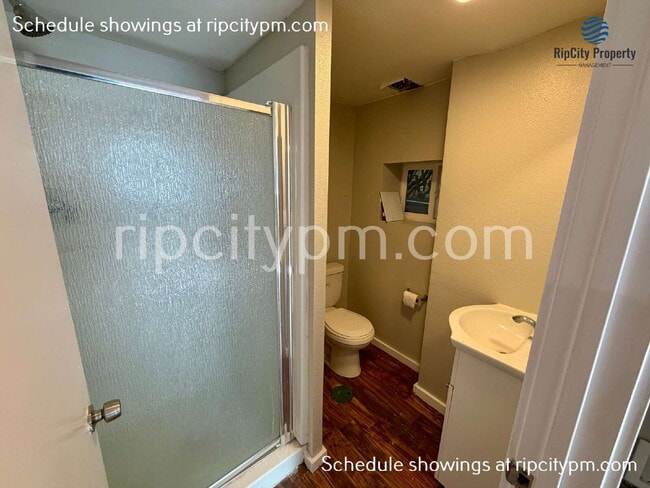 Building Photo - 1728 SE Clatsop St