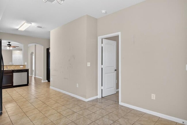 Building Photo - 2010 Langdale Ln