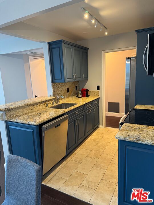 Building Photo - 8530 Holloway Dr