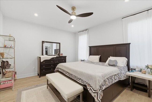 Building Photo - Welcome to this stunning, newly built 2025 townhome nestled in the heart of Brambleton