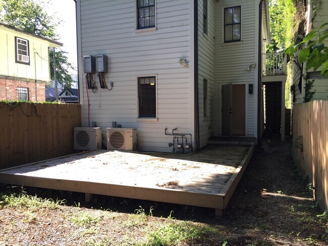 Building Photo - 2 Bedroom 1.5 Bath Apartment in Cannonborough - Downtown