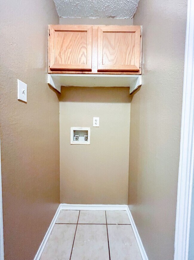 Building Photo - 3406 Bamboo Ln