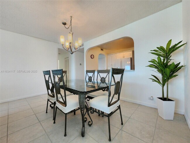 Building Photo - 3505 S Ocean Dr