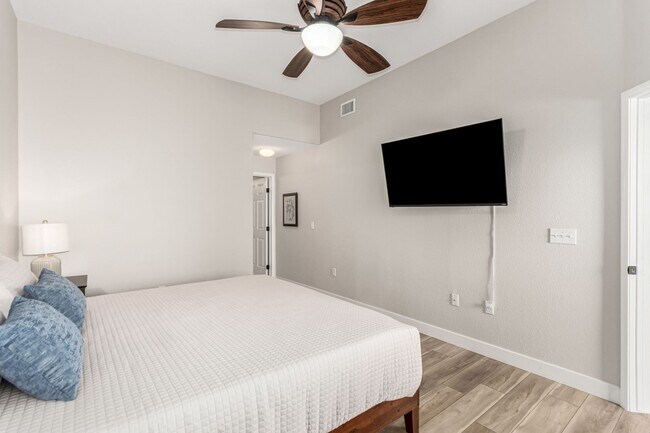 Building Photo - Stunning furnished 2-Bedroom Condo with Mountain Views!
