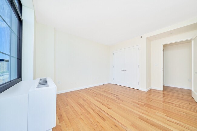 Building Photo - Gorgeous Two Bedroom with Floor to Ceiling Windows