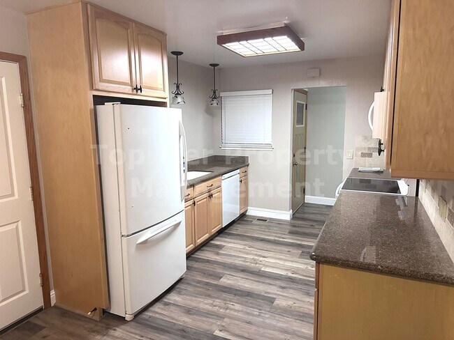 Building Photo - Very nice 4 Bed/2 Bath /1,250 square foot house in Concord available April 1st! Features and amen...