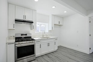 Building Photo - 438 W Holt Ave