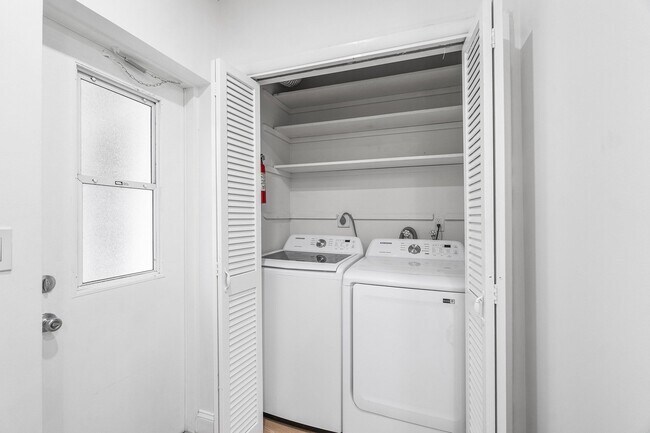 Building Photo - 434 SW 9th St