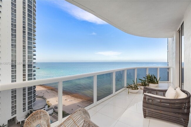 Building Photo - 15811 Collins Ave