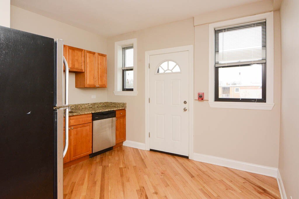 Building Photo - 896 Green Bay Rd