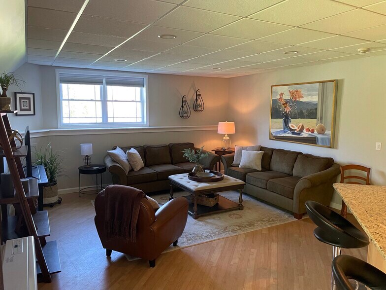 Building Photo - 868 Ledgewood Dr