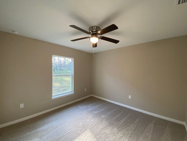 Building Photo - Custom Home - Desirable SW Dunnellon Neigh...