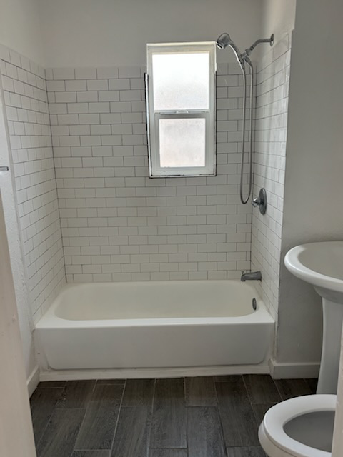 Building Photo - 965 W 42nd Pl