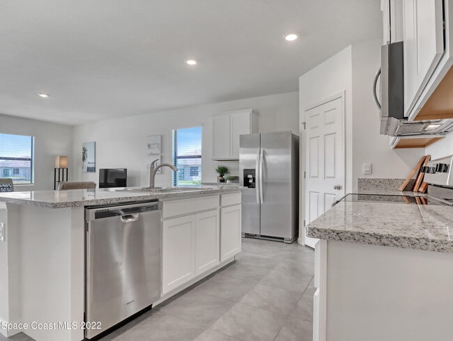 Building Photo - 7418 Tourmaline Dr