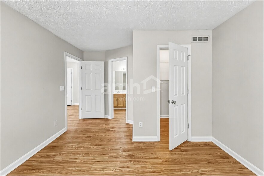 Building Photo - 105 Unity Cove