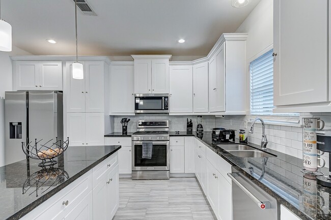 Building Photo - 14510 Sanour Dr