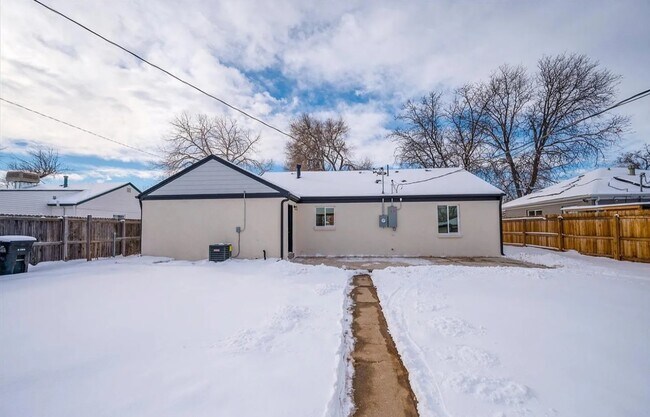 Building Photo - 3240 Dexter St